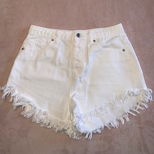 White Shorts (wild fable)